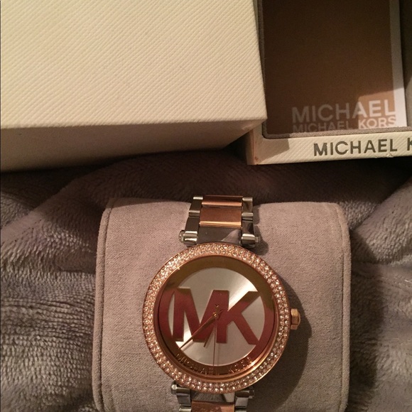 *NEW* Rose Gold & Sterling Silver Michael Kor’s - Picture 2 of 3